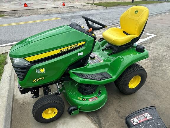 Image of John Deere X370 equipment image 1