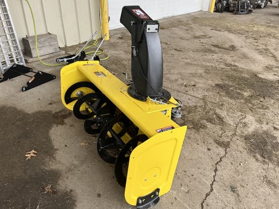 Image of John Deere X370 equipment image 4