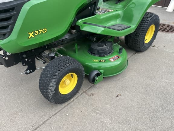 Image of John Deere X370 equipment image 1