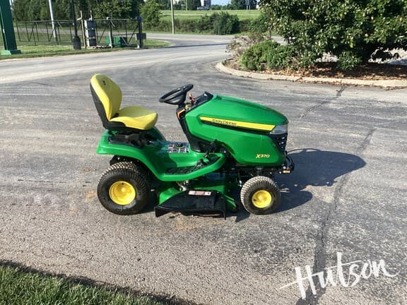 Image of John Deere X370 equipment image 1