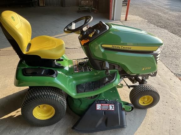 Image of John Deere X370 equipment image 2