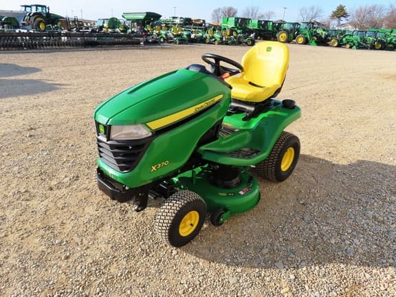 Image of John Deere X370 equipment image 3