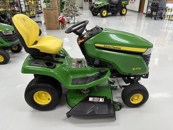 Image of John Deere X370 equipment image 1