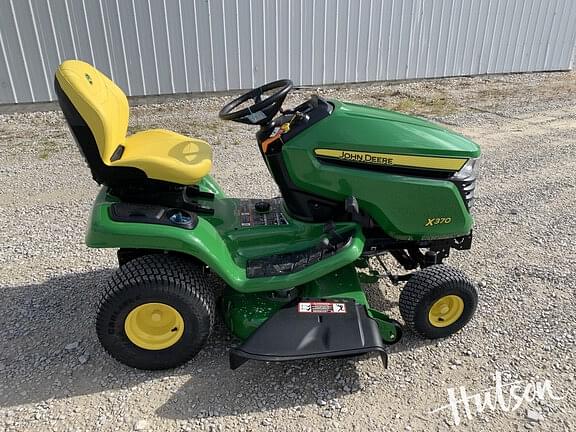 Image of John Deere X370 equipment image 1