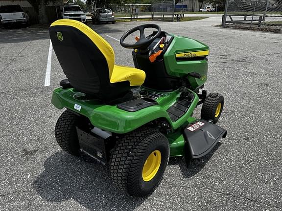 Image of John Deere X370 equipment image 3