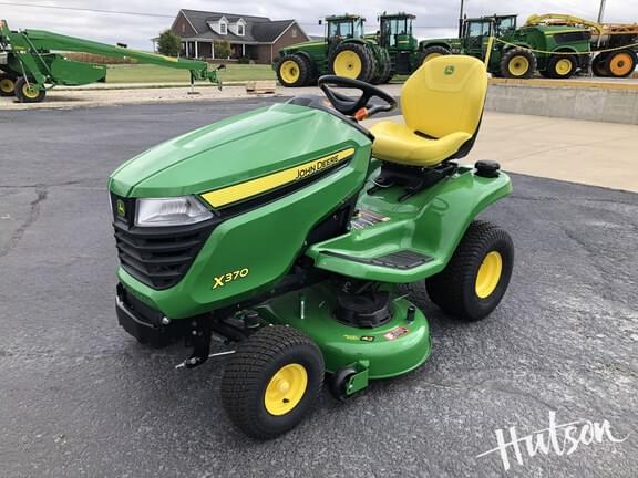 Image of John Deere X370 equipment image 1