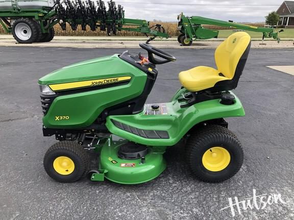 Image of John Deere X370 equipment image 3