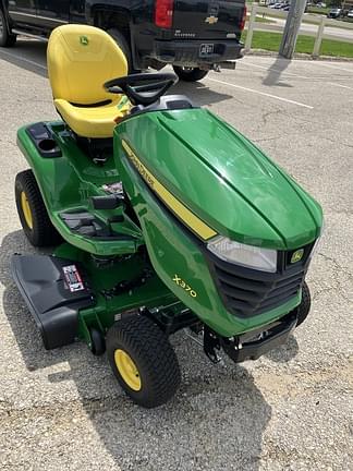 Image of John Deere X370 equipment image 3