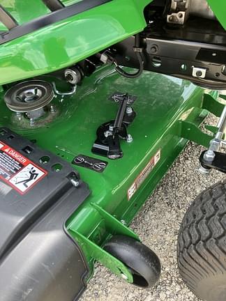 Image of John Deere X370 equipment image 4