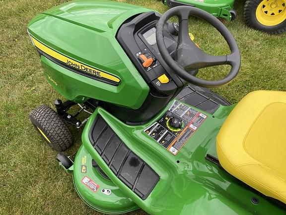 Image of John Deere X370 equipment image 1