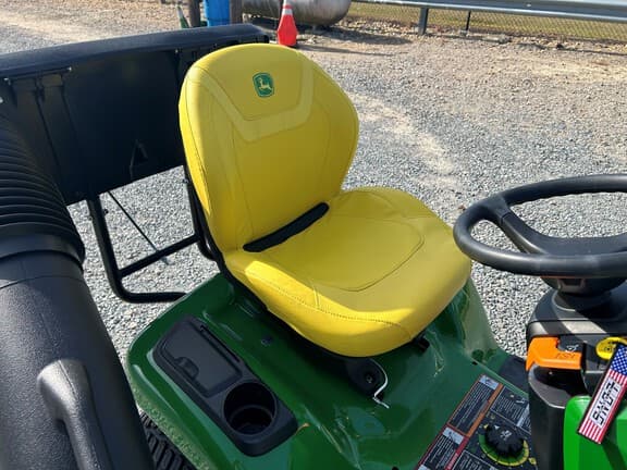 Image of John Deere X380 equipment image 4