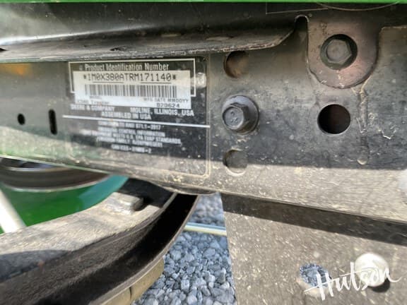 Image of John Deere X380 equipment image 1