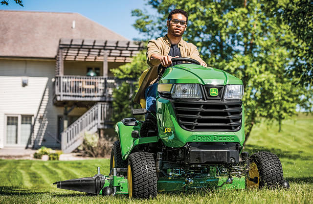 Image of John Deere X380 equipment image 3