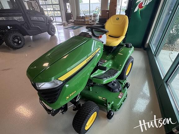 Image of John Deere X380 equipment image 3