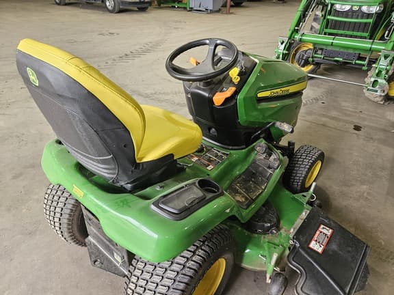Image of John Deere X380 equipment image 4