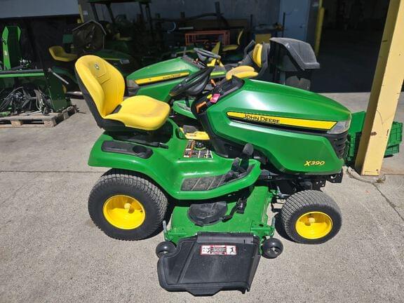 Image of John Deere X390 equipment image 1