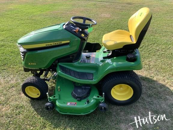 Image of John Deere X390 equipment image 1