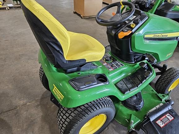 Image of John Deere X390 equipment image 4