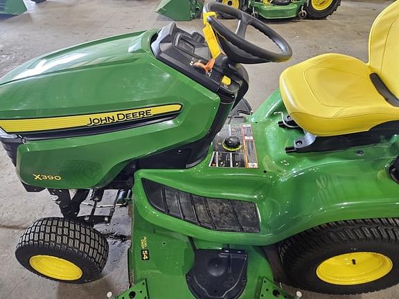 Image of John Deere X390 equipment image 1