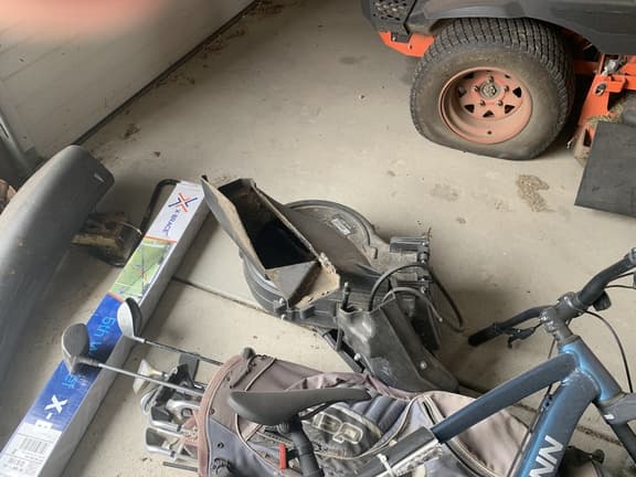 Image of John Deere X390 equipment image 4