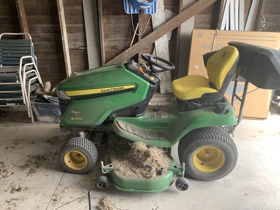 Image of John Deere X390 equipment image 1