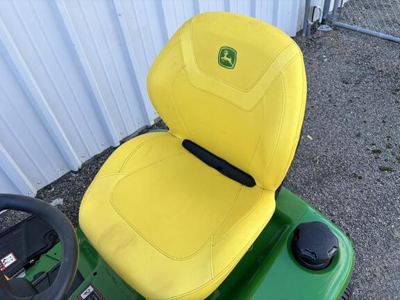 Image of John Deere X390 equipment image 4