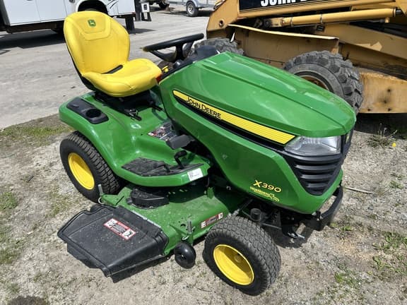 Image of John Deere X390 equipment image 1
