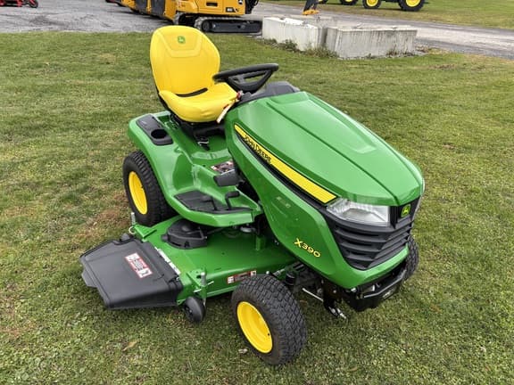 Image of John Deere X390 equipment image 1