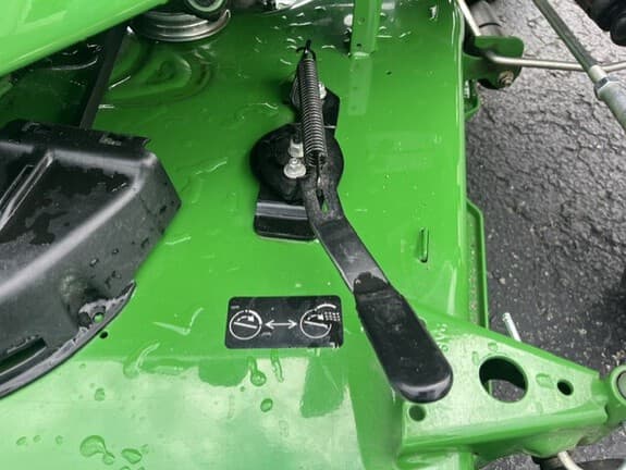 Image of John Deere X390 equipment image 4