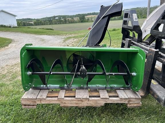 Image of John Deere X390 equipment image 4