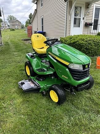 Image of John Deere X390 equipment image 1