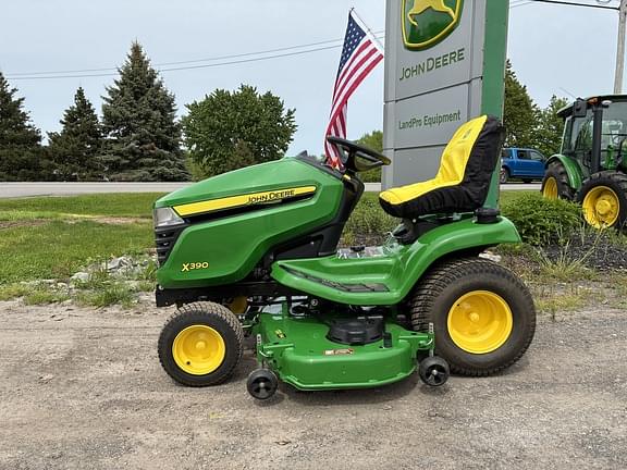 Image of John Deere X390 equipment image 1