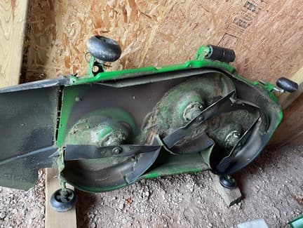 Image of John Deere X390 equipment image 4