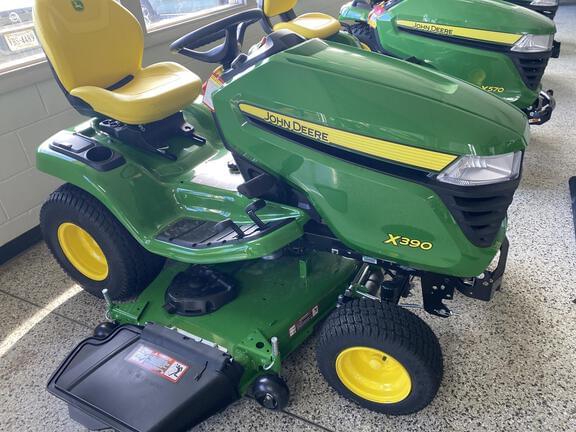 Image of John Deere X390 equipment image 4