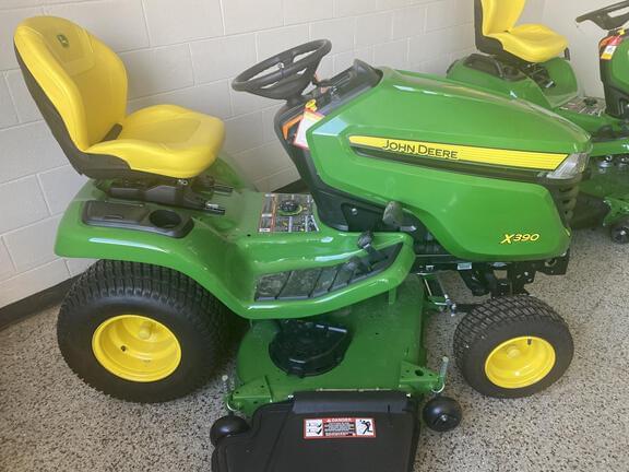 Image of John Deere X390 equipment image 3