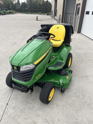 Image of John Deere X390 equipment image 3