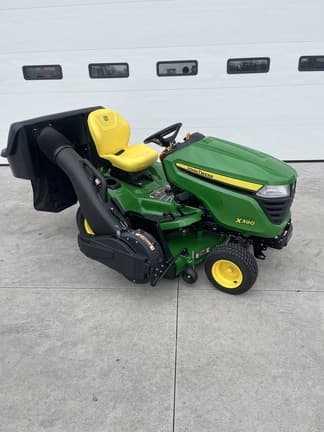 Image of John Deere X390 equipment image 1