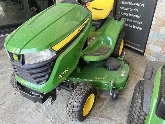 Image of John Deere X390 equipment image 4