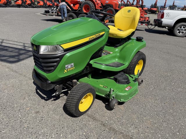 Image of John Deere X390 equipment image 1