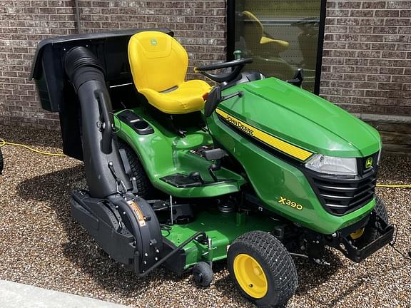 Image of John Deere X390 equipment image 1