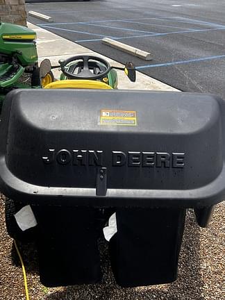 Image of John Deere X390 equipment image 2