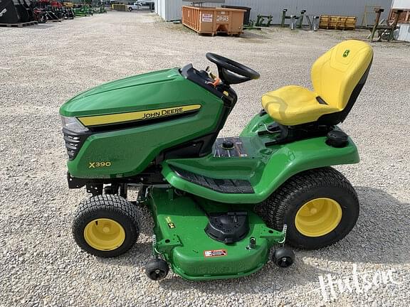 Image of John Deere X390 equipment image 3