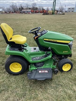 Image of John Deere X390 equipment image 3