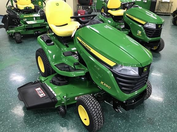 Image of John Deere X390 equipment image 1