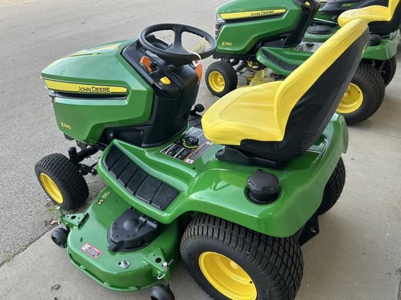 Image of John Deere X390 equipment image 3