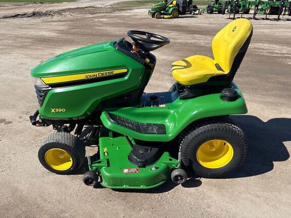 Image of John Deere X390 equipment image 1