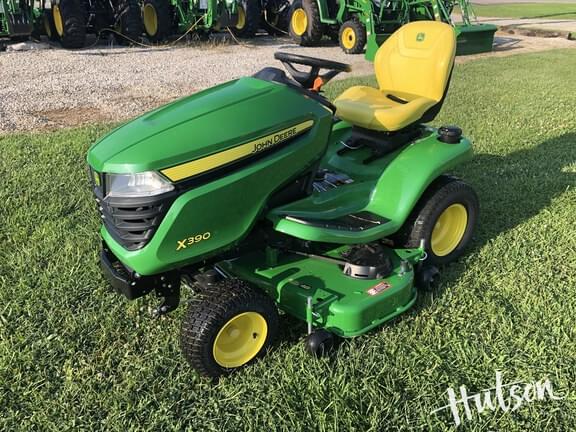 Image of John Deere X390 equipment image 3
