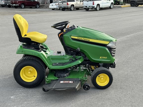 Image of John Deere X390 equipment image 4