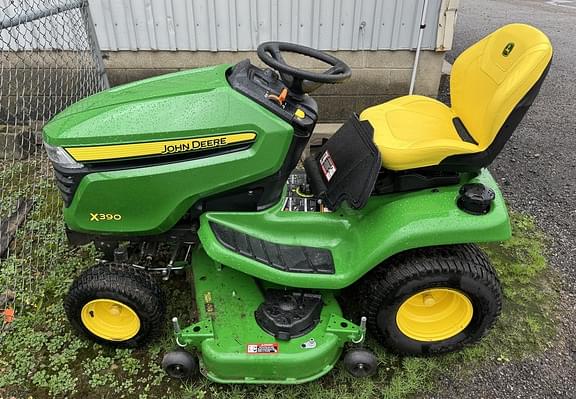 Image of John Deere X390 equipment image 2