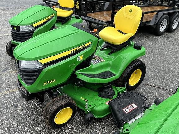 Image of John Deere X390 equipment image 1